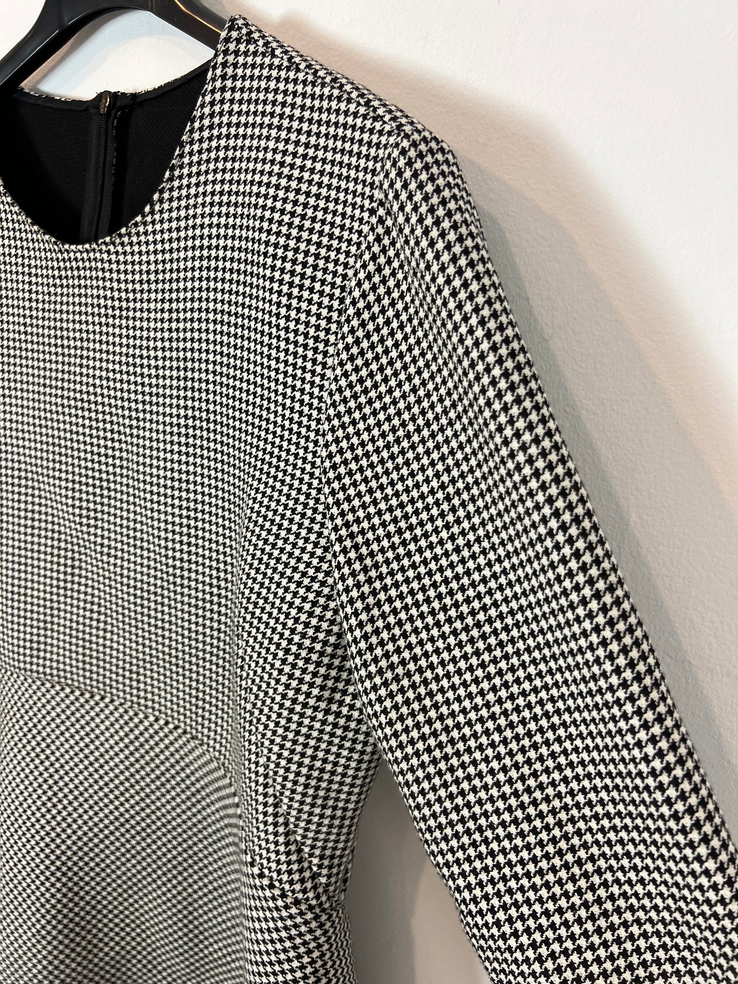 MANGO. Houndstooth ruffle top. TM
