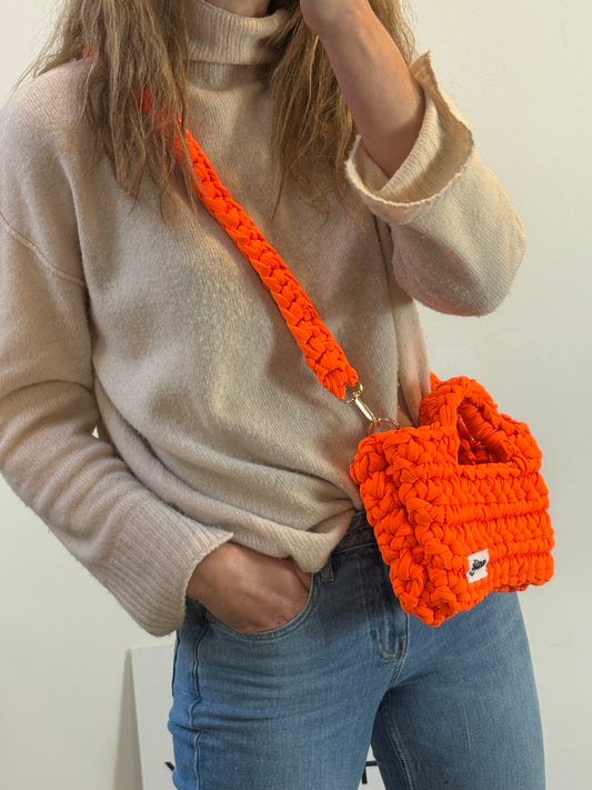 OTRAS. Bolso naranja handmade