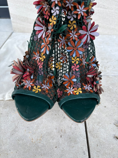 ZARA. Sandalias piel flores. T 36