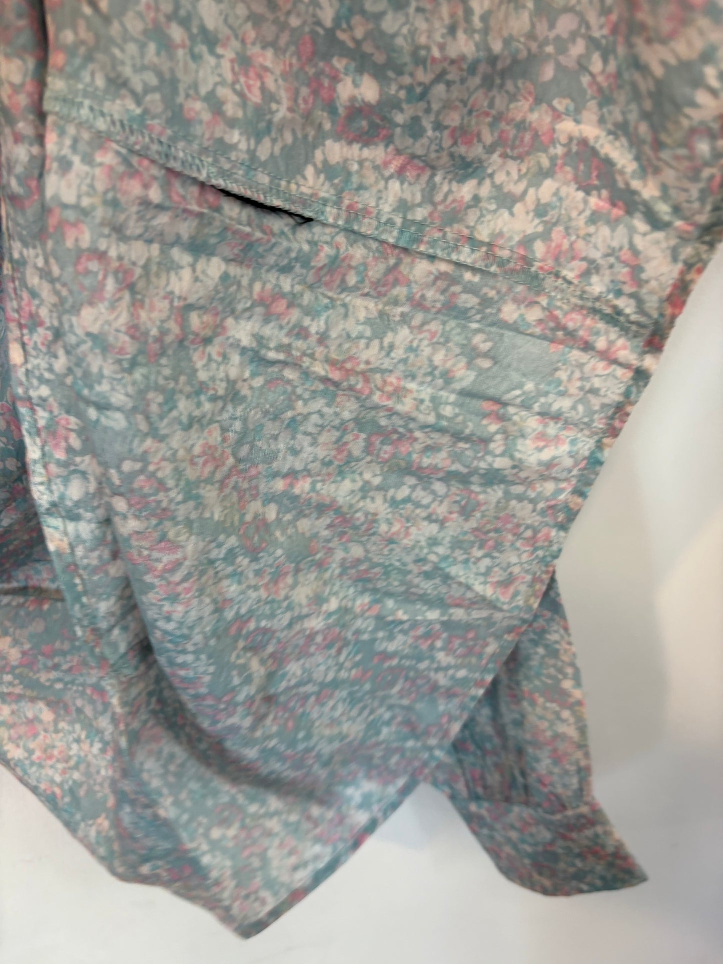 H&M. Camisa azul estampada