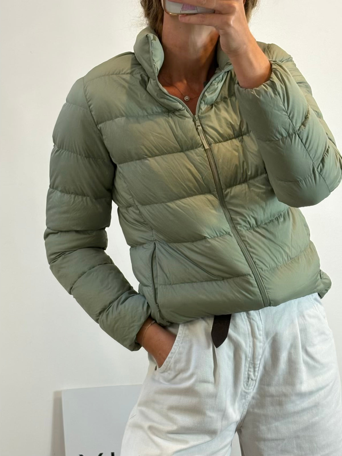 UNIQLO. Chaqueta verde claro ultraligera