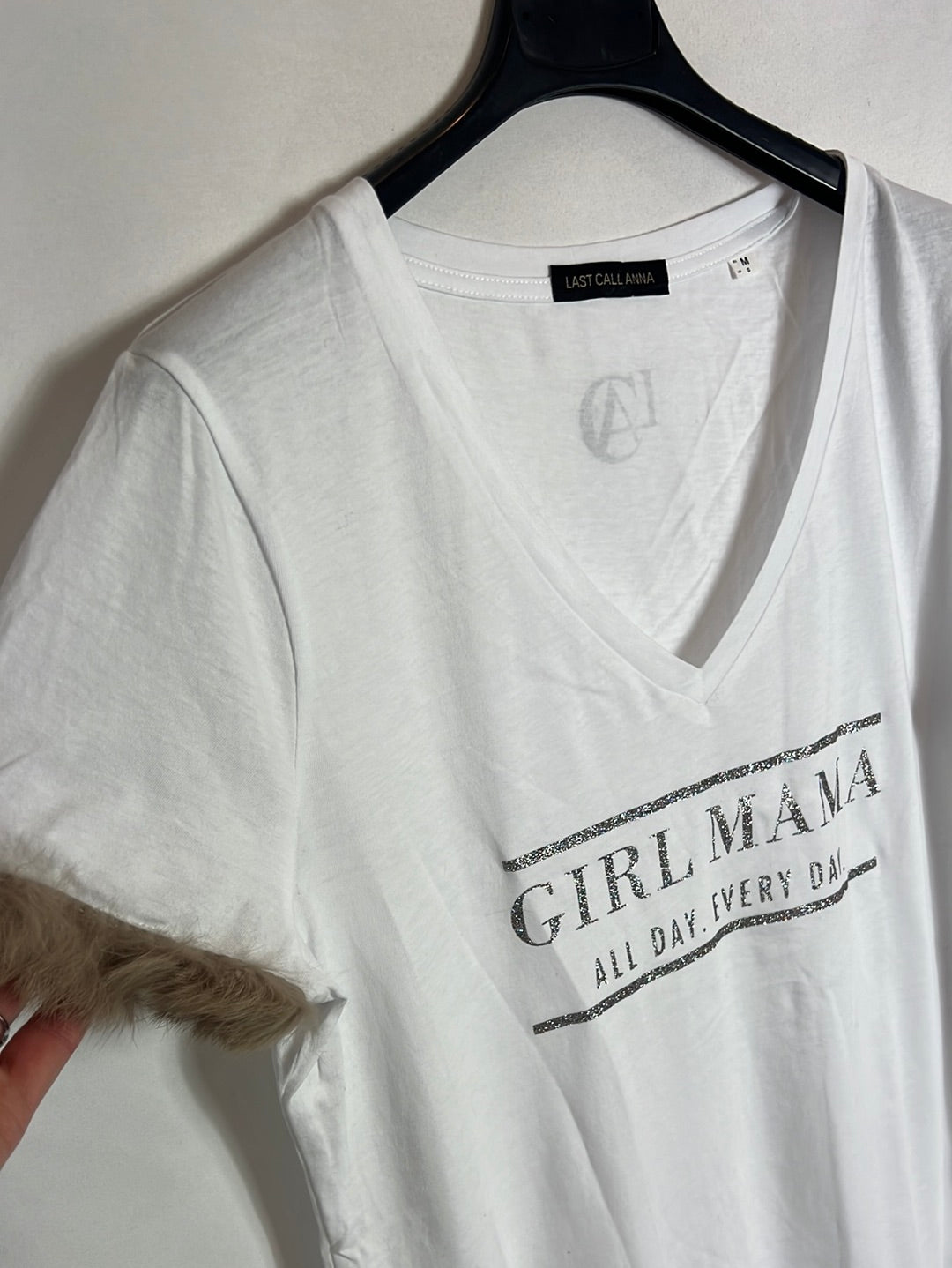 LAST CALL ANNA. Camiseta blanca detalle mangas. T M