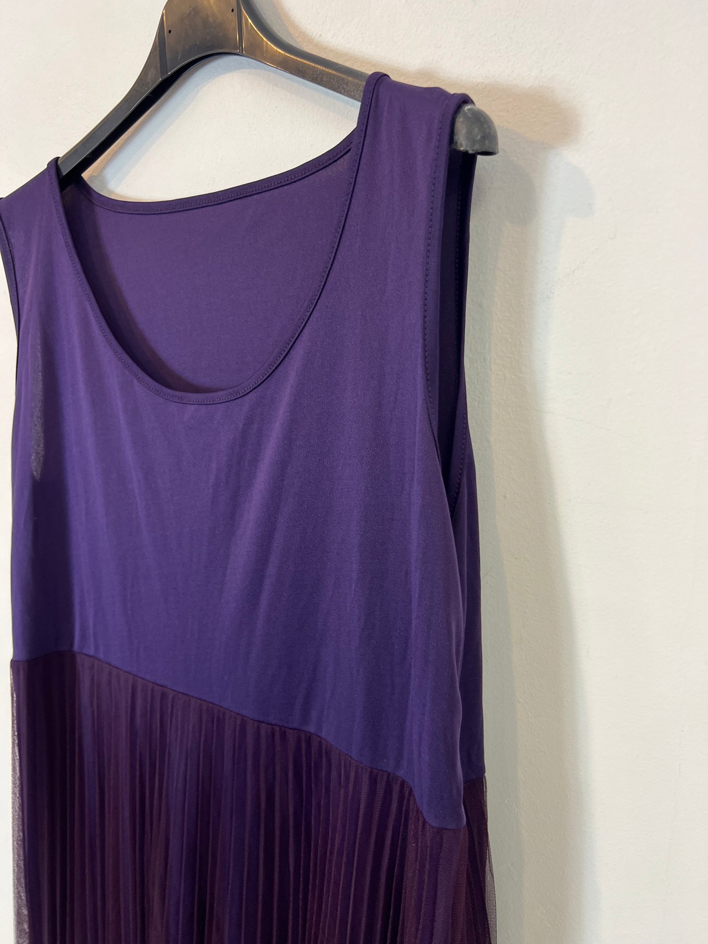 OTHERS. Eggplant-colored tulle midi dress. TM