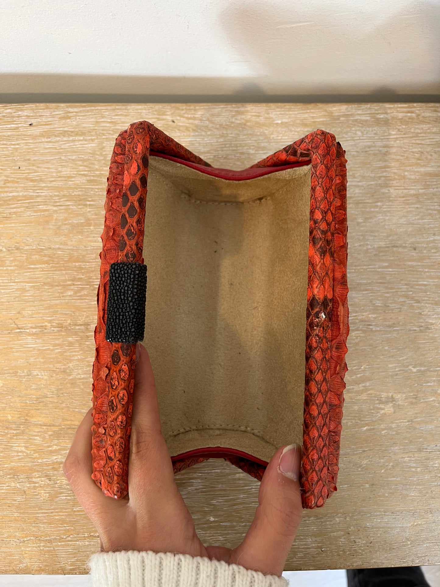 BECARA. Bolso de mano piel