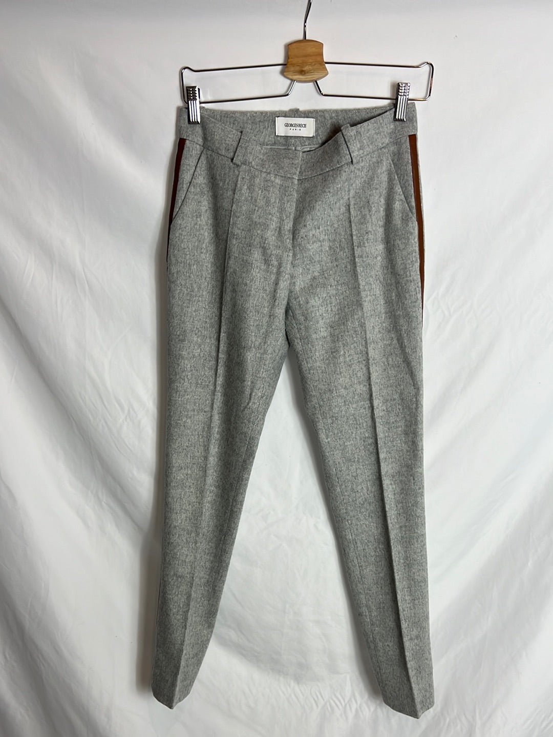 GEORGES RECH. Total look gris jaspeado y flecos en piel. T 36