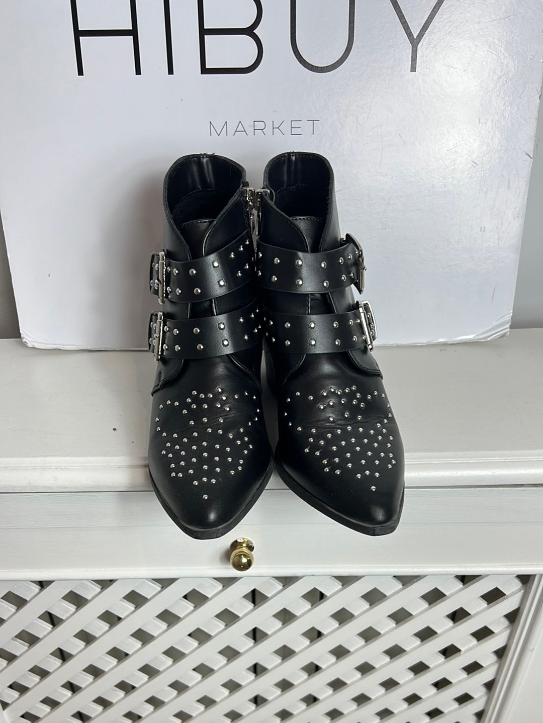 MARIAMARE. Botines negros tachuelas. T 38