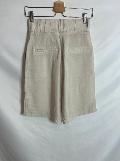 H&M . Bermuda larga beige jaspeada. T 38