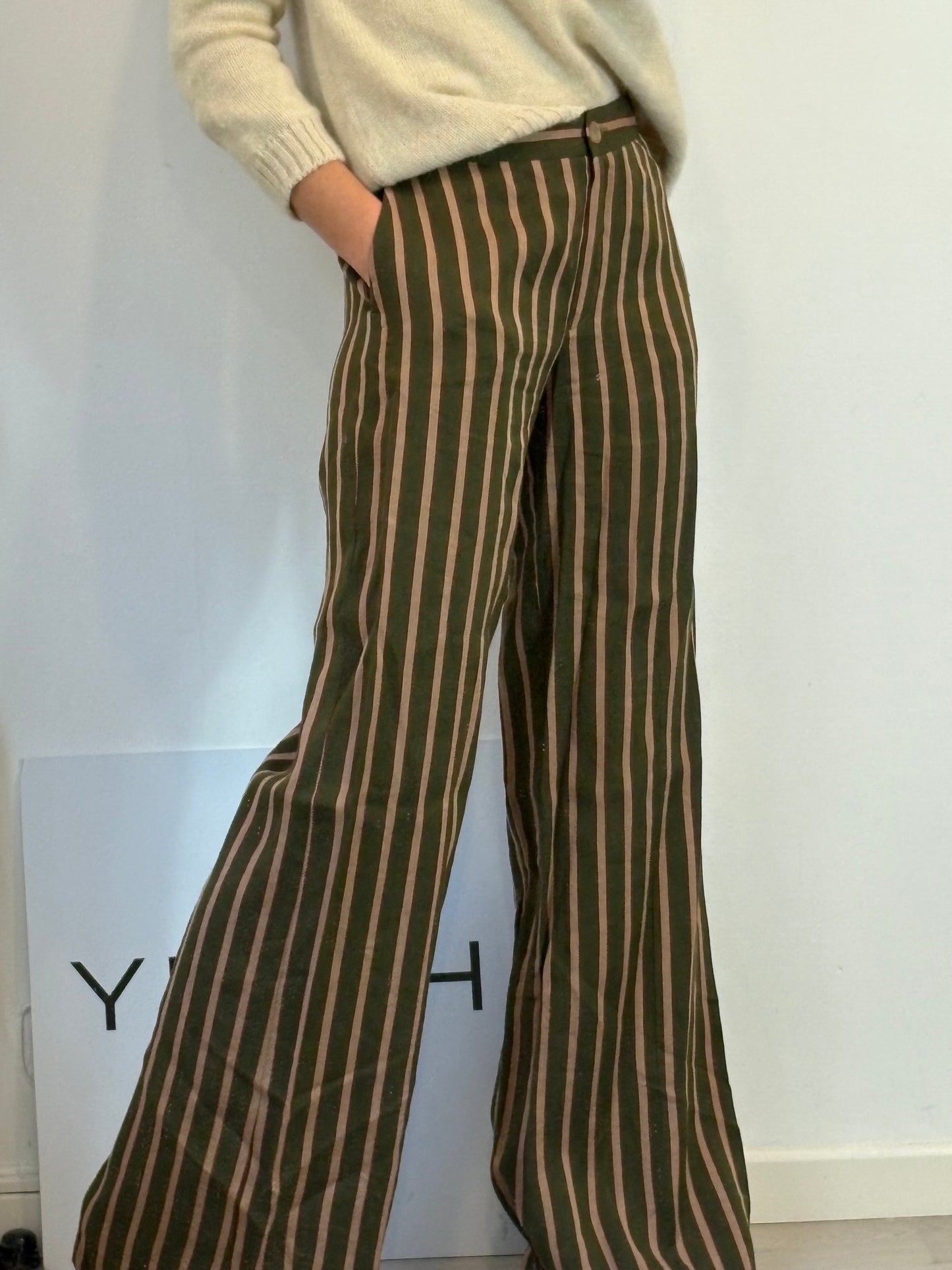 MOMONI. Pantalón verde rayas mezcla