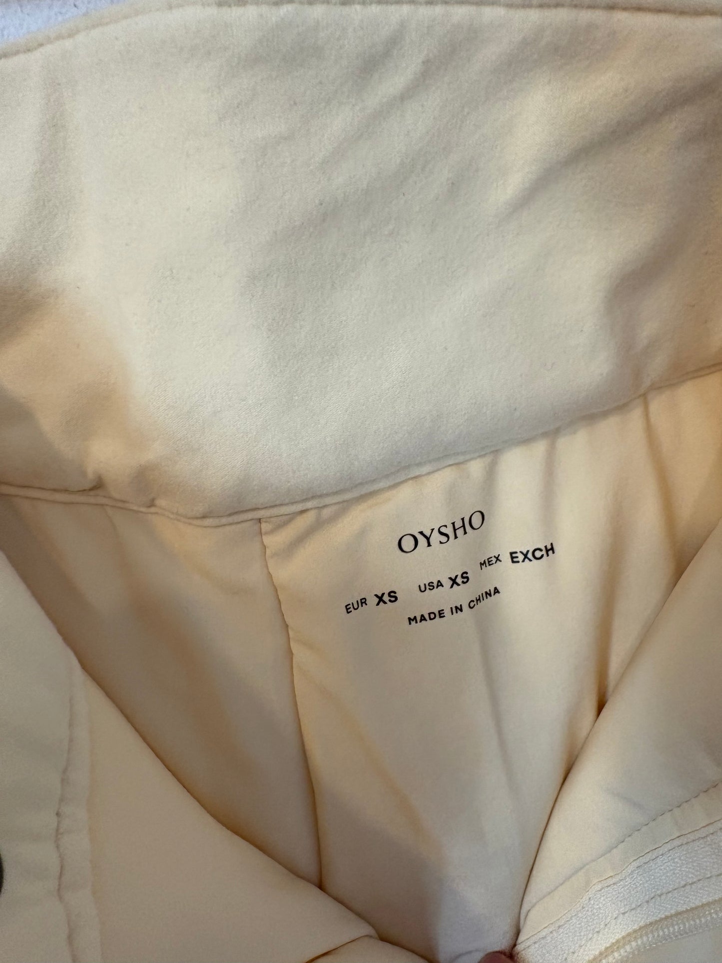 OYSHO. Pantalón ski beige