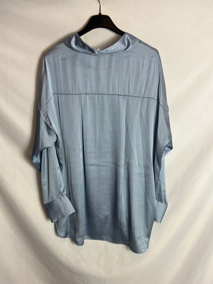 ZARA. Blusa azul claro satinada. T S
