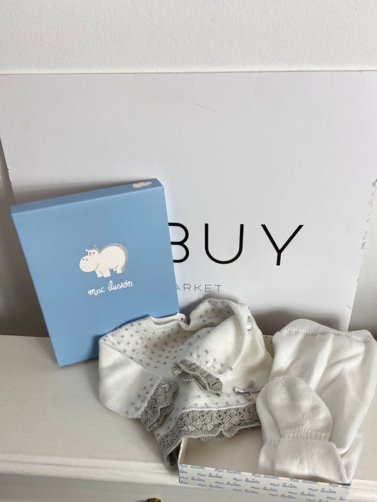 MAC ILLUSION. Romper and white and gray yarn sweater set. Size 0 months