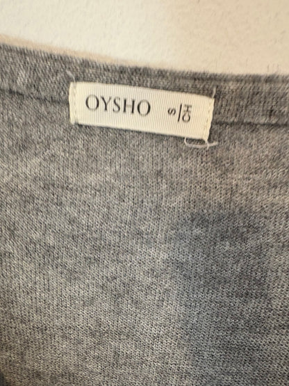OYSHO. Jersey fino gris cuello pico