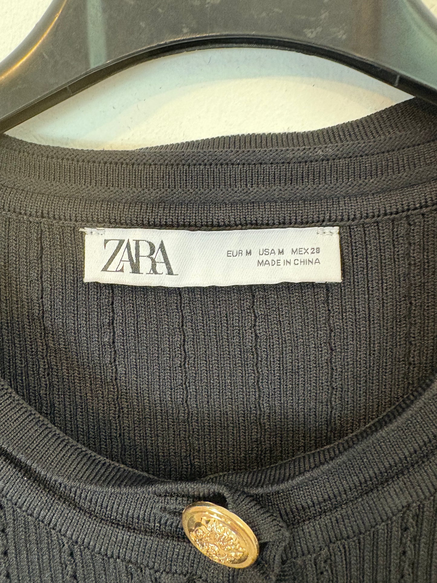 ZARA. Short stretch dress with gold buttons. TM