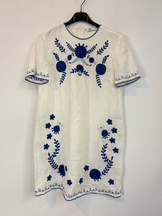 ZARA. Vestido corto lino bordado. T XS