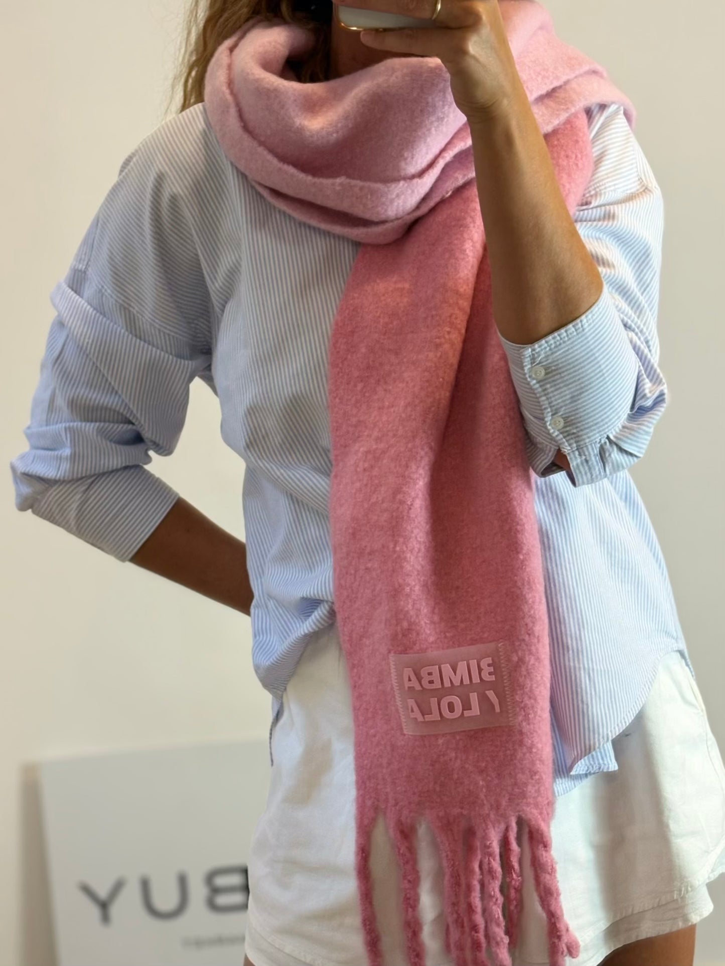 BIMBA Y LOLA. bufanda rosa