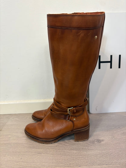 PIKOLINOS. Bota alta piel marrón