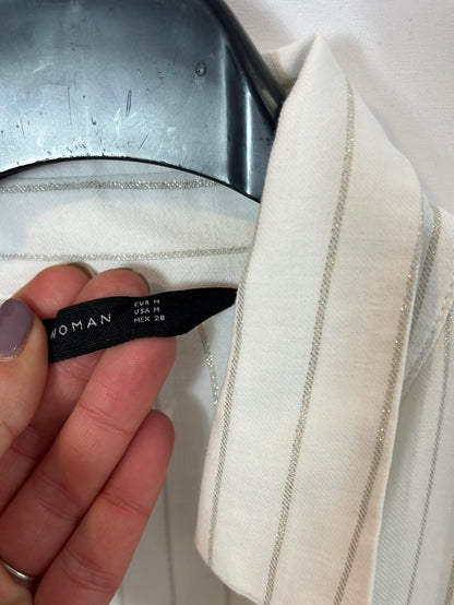 ZARA. Camisa blanca rayas plateadas. T M