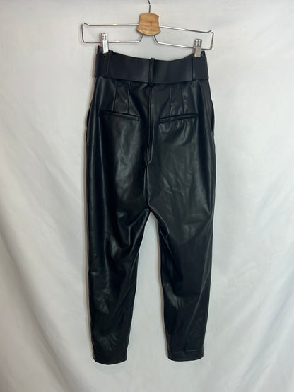 ZARA. Pantalón efecto piel T XS
