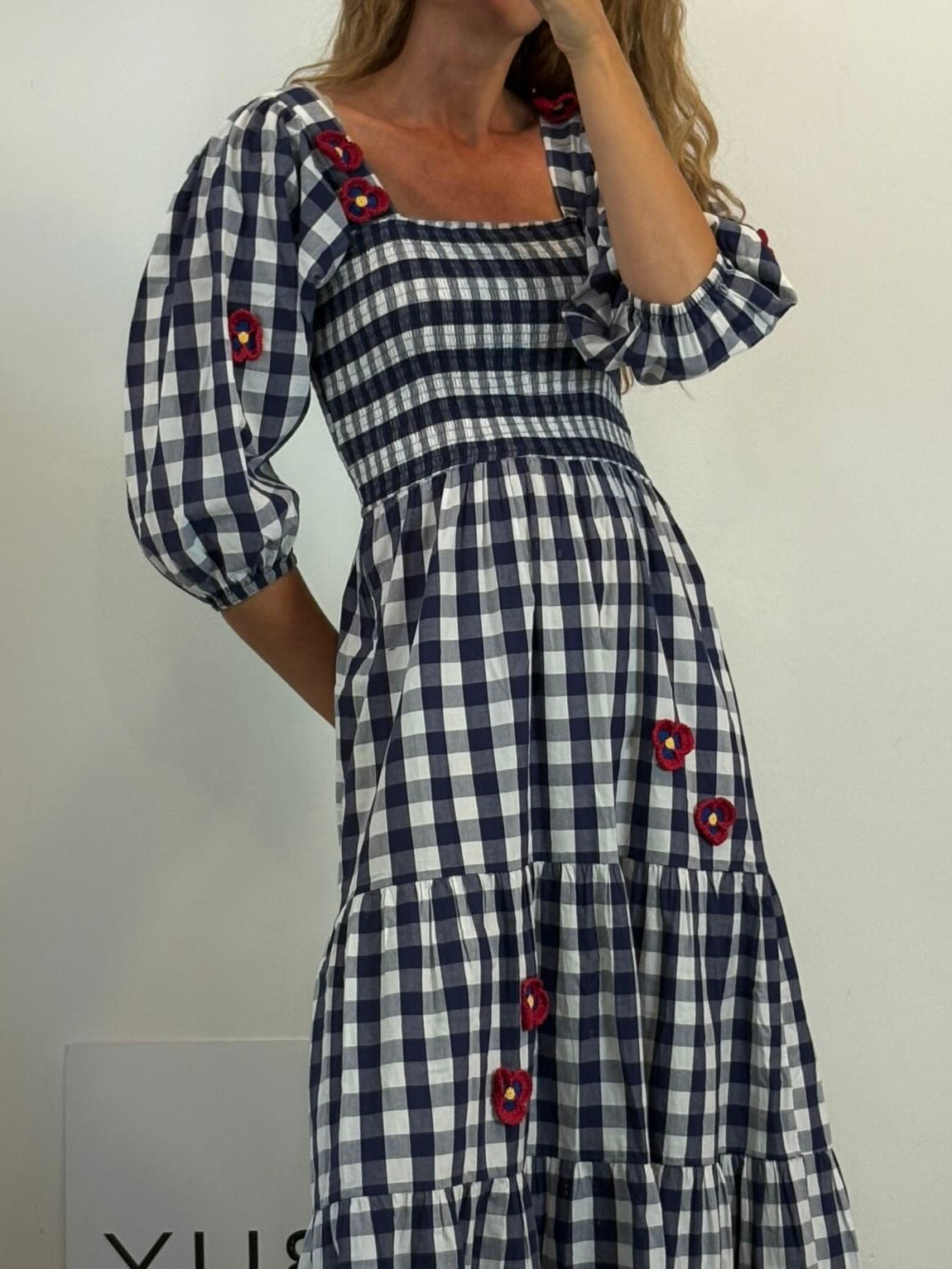 ISOLDA. Vestido largo cuadros detalle flores
