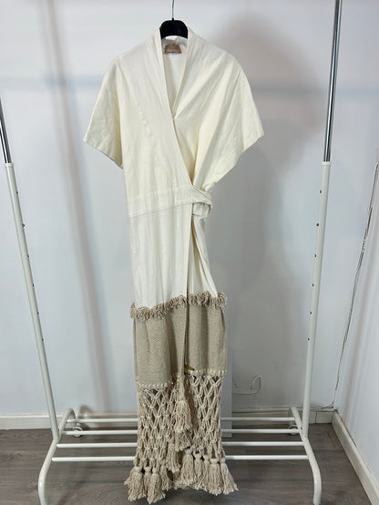 YENNYBASTIDA. Vestido blanco detalle borlas. T S