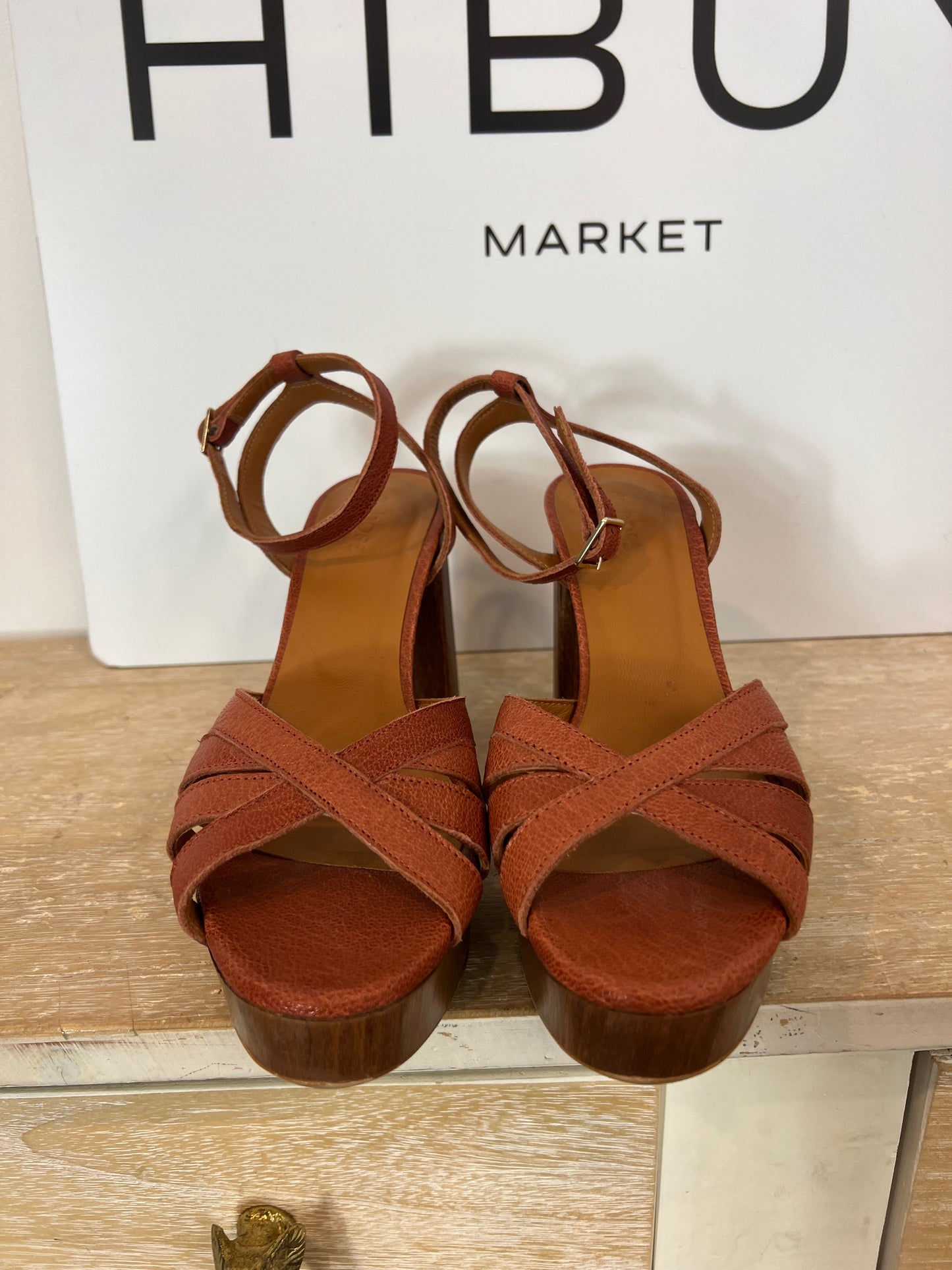 INTROPIA. Tile leather sandal size 38