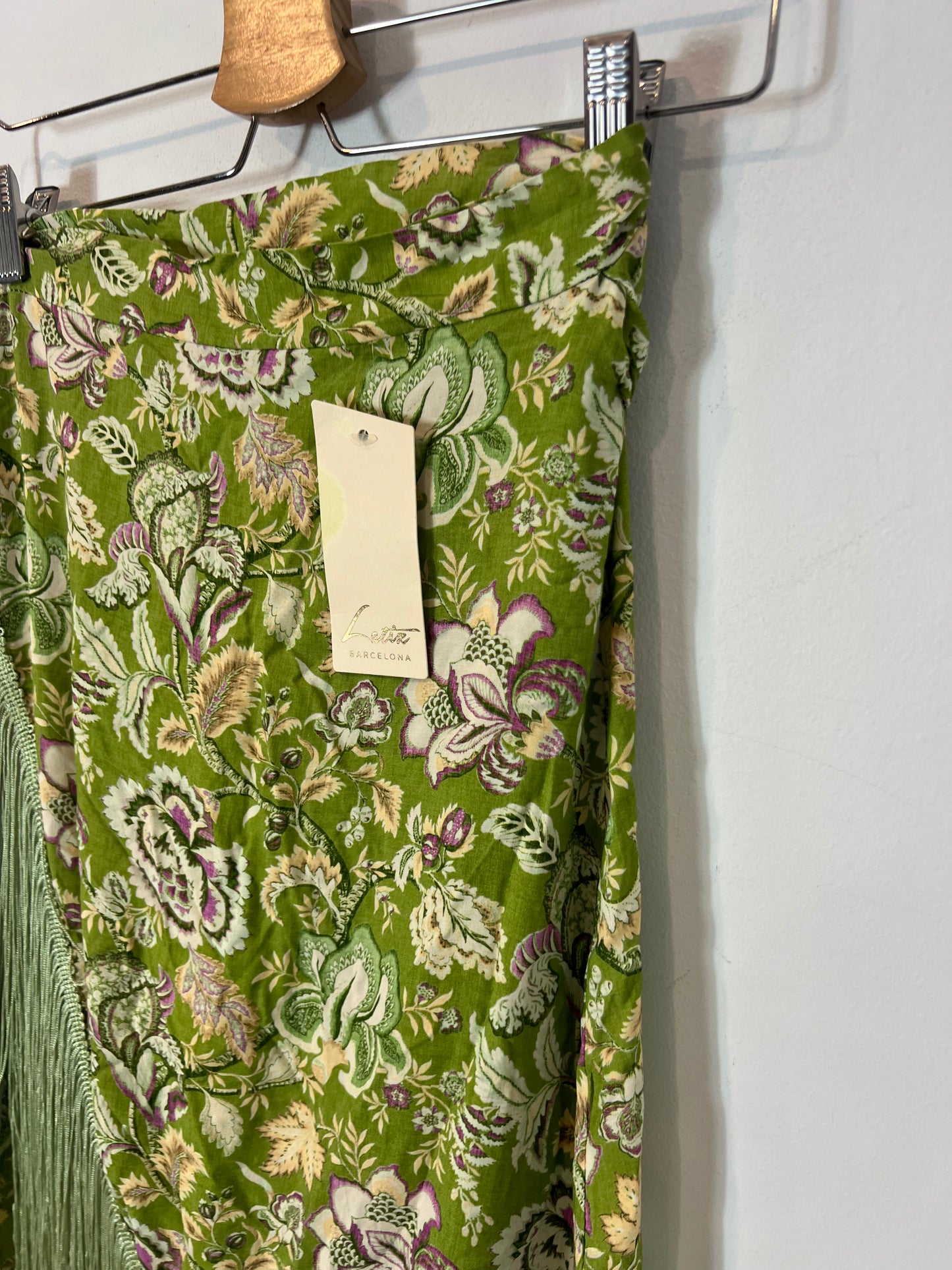 LETIZ BARCELONA. Falda midi cruzada flecos. T M