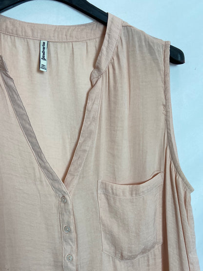 STRADIVARIUS. Blusa rosa sin mangas T.L