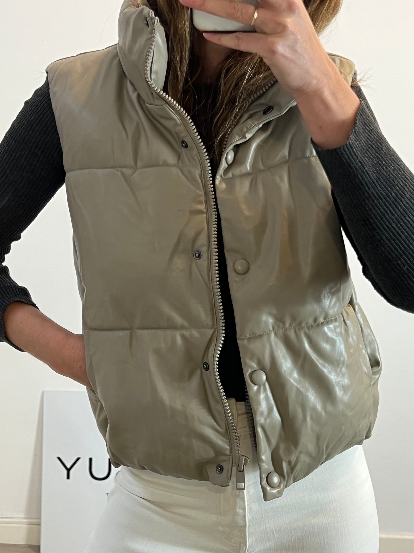 ZARA. plumas beige efecto piel  T.m