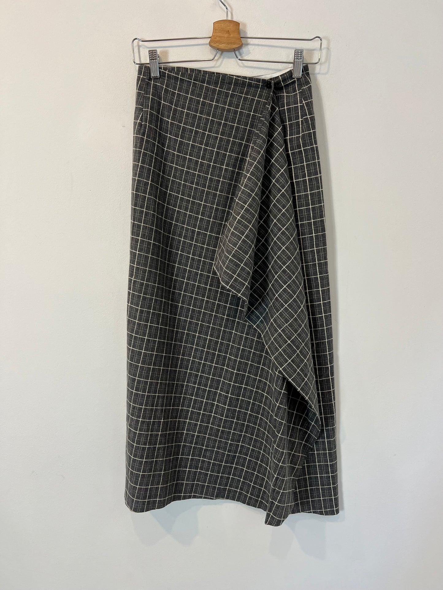 CLOTILDE SEMILLOSA. Falda midi gris cuadros T.m