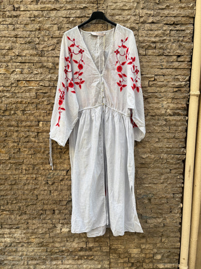 ZARA. kimono rayas y flores bordadas