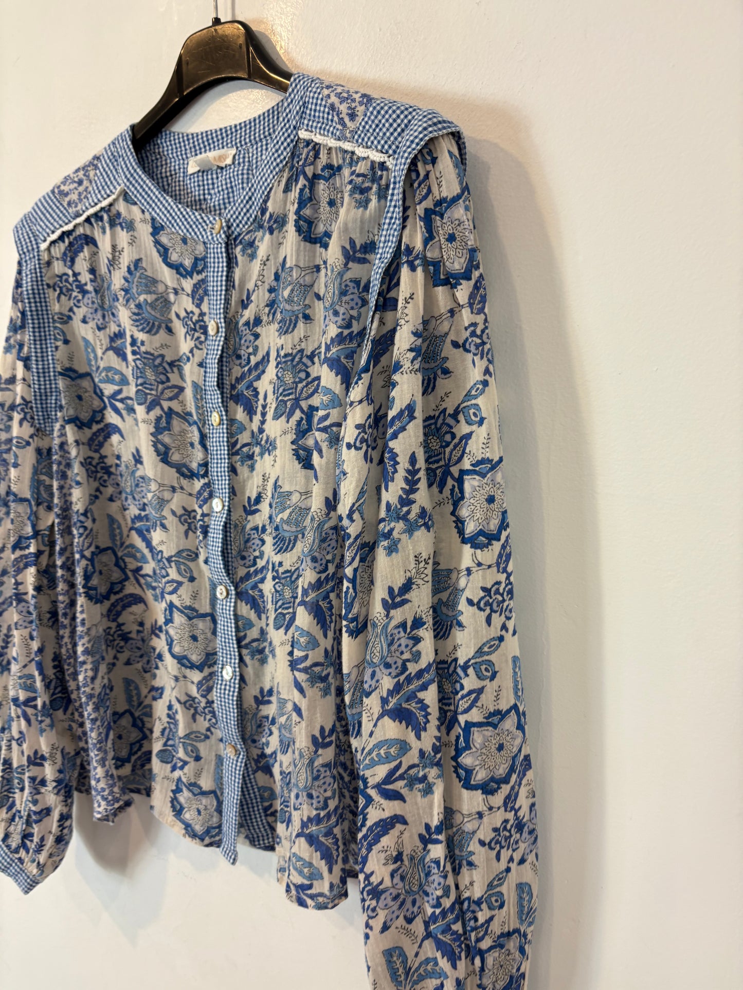 LOUISE MISHA. Blusa texturas estampado azules
