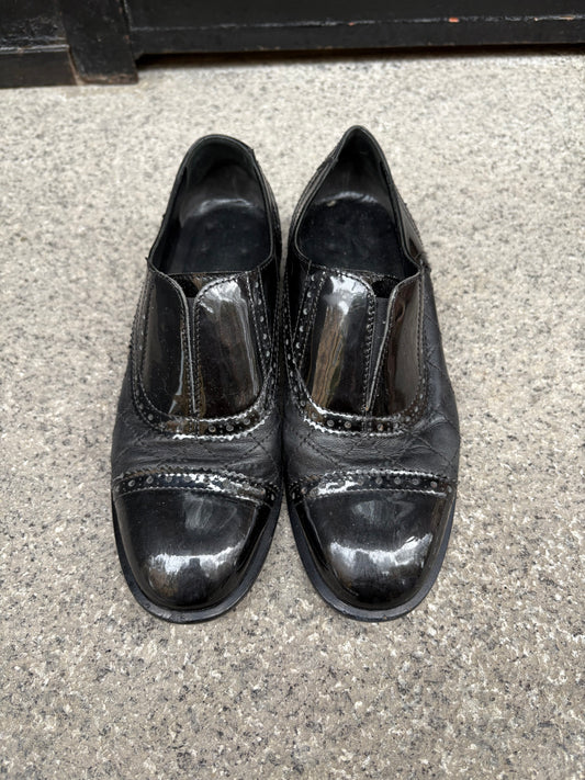 CHANEL. Zapatos Oxford negros piel