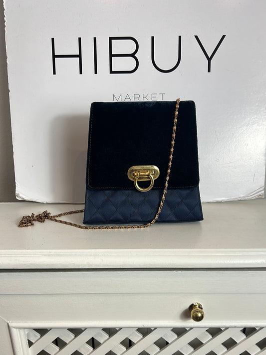 OTRAS. Bolso azul doble textura