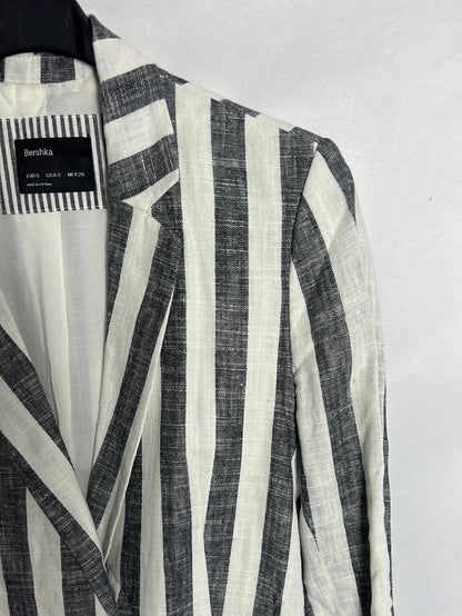 BERSHKA. Blazer Lino rayas cruzada. T S