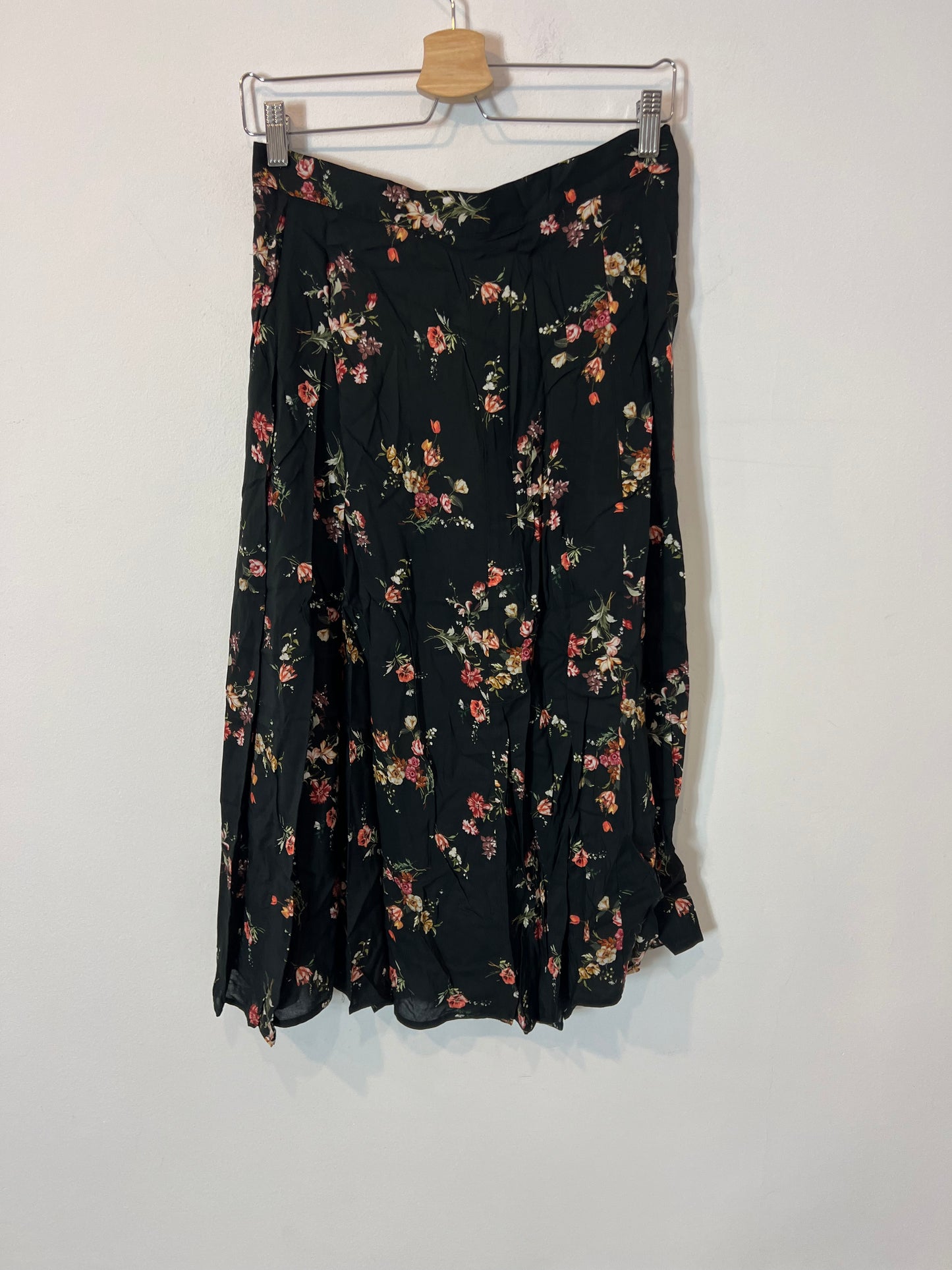 ZARA. Falda midi abotonada estampada. T XS