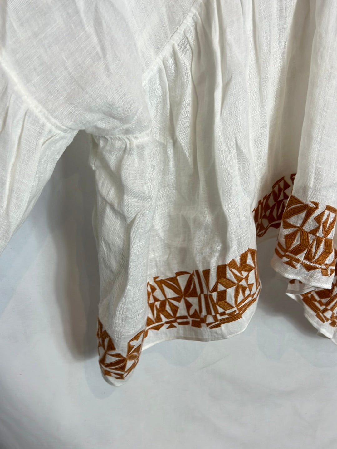 MASSIMO DUTTI. Embroidered linen blouse. T.S.