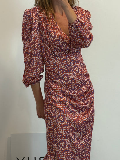 MONISQUI. Vestido largo  estampado fruncidos
