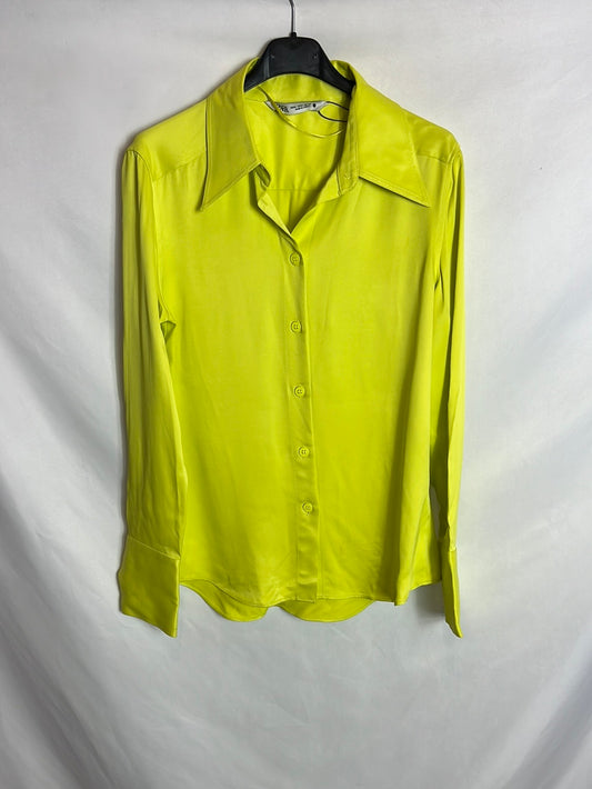 ZARA. Blusa satinada flúor. T M