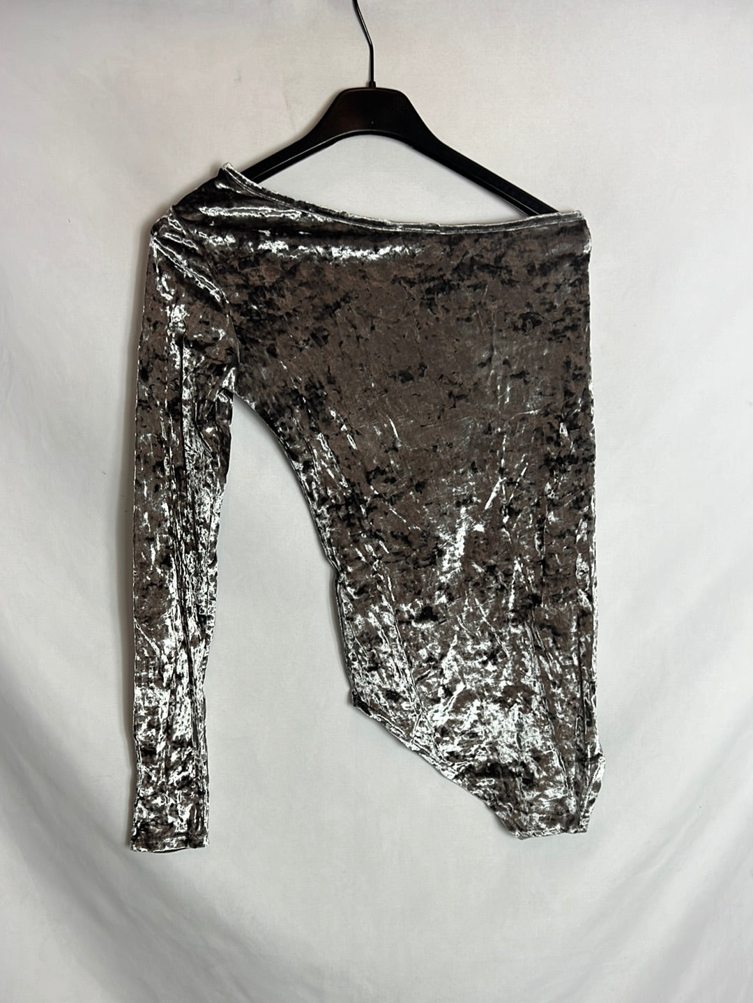 ZARA. Body gris terciopelo asimétrico. T S