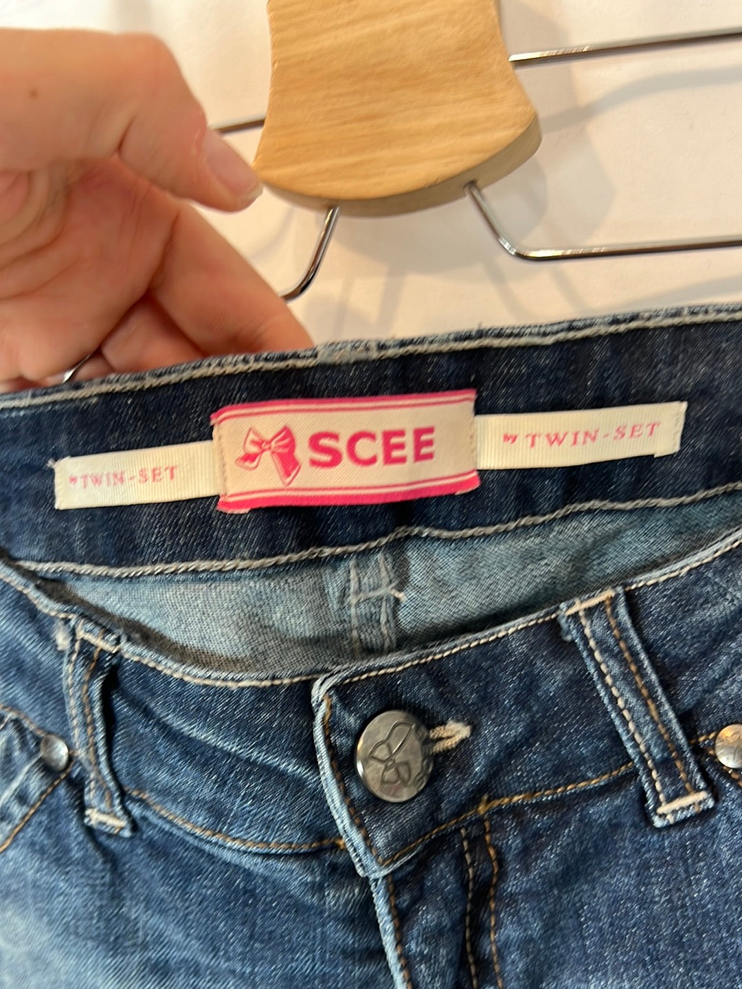 TWIN-SET. Denim shorts with ruffle detail. T 27 (38)