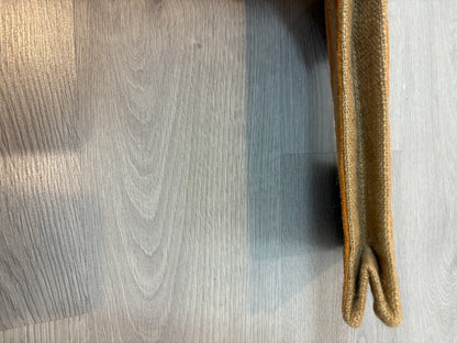 OTRAS. Bolso de mano rafia rayas