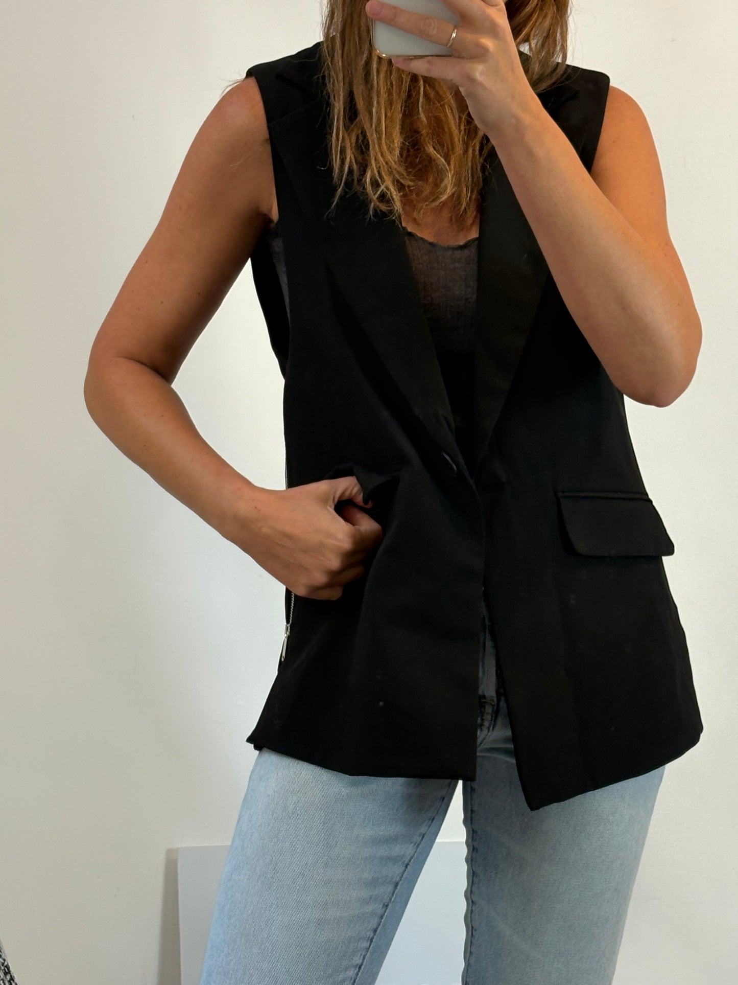 ZARA. Chaleco negro cremalleras