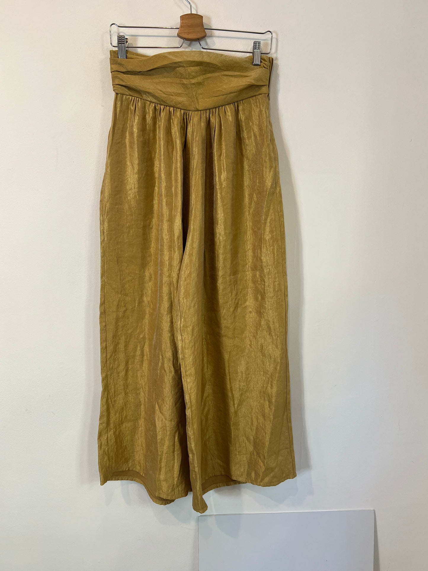 COOSY. Pantalón ancho dorado T.m (TARA)