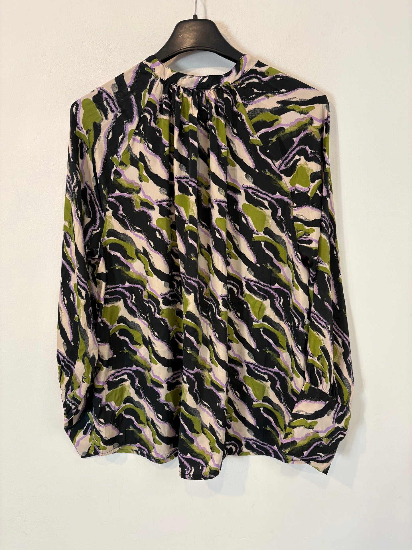 NURIA COBO. Blusa estampada fluida