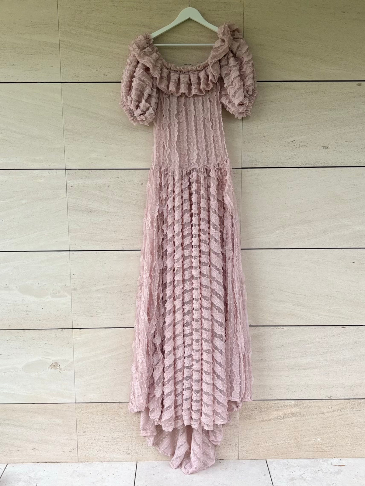 MARMOTA. Vestido largo de gala en tul plumeti rosa empolvado
