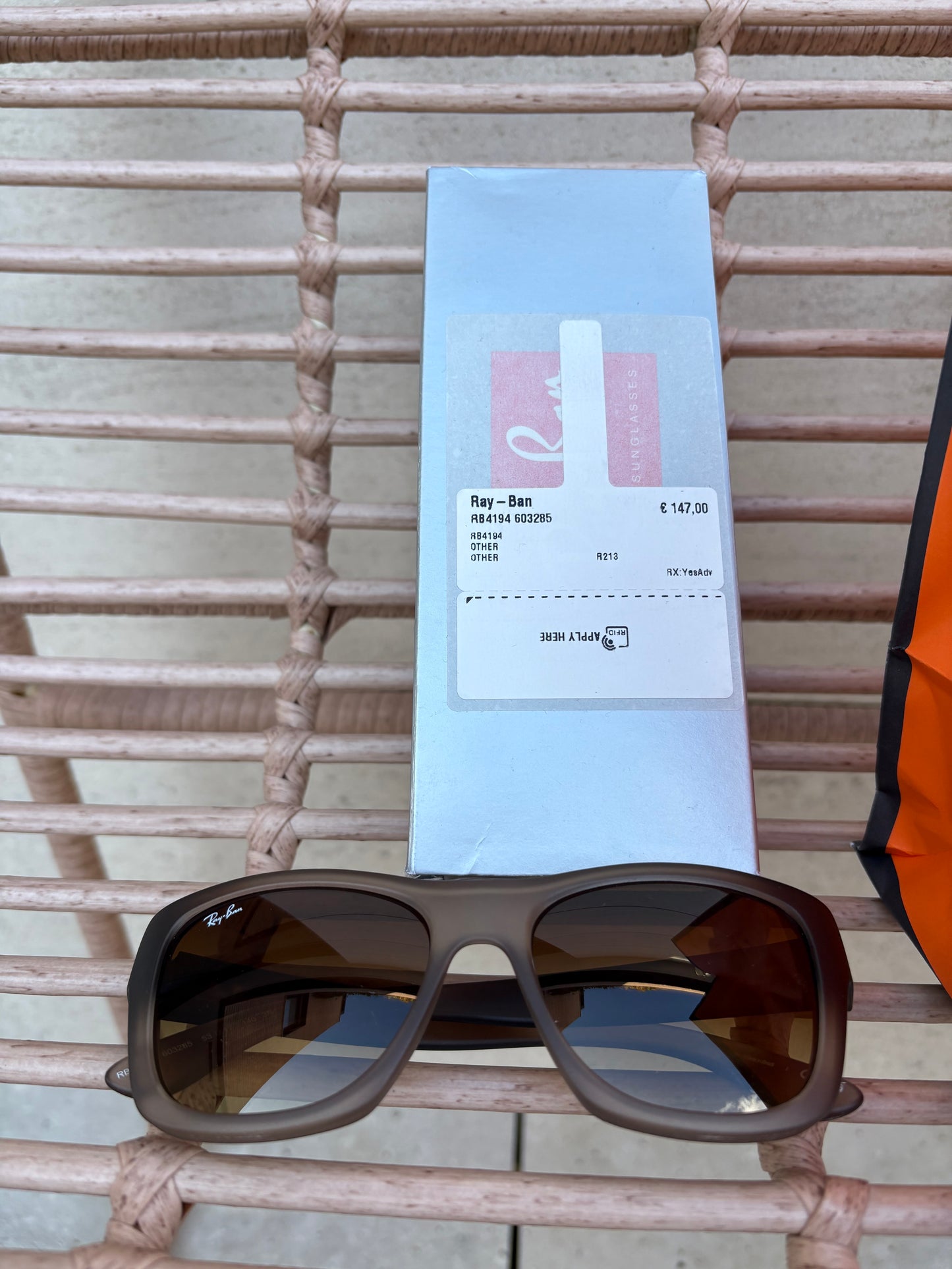 RAYBAN. Gafas de sol mate