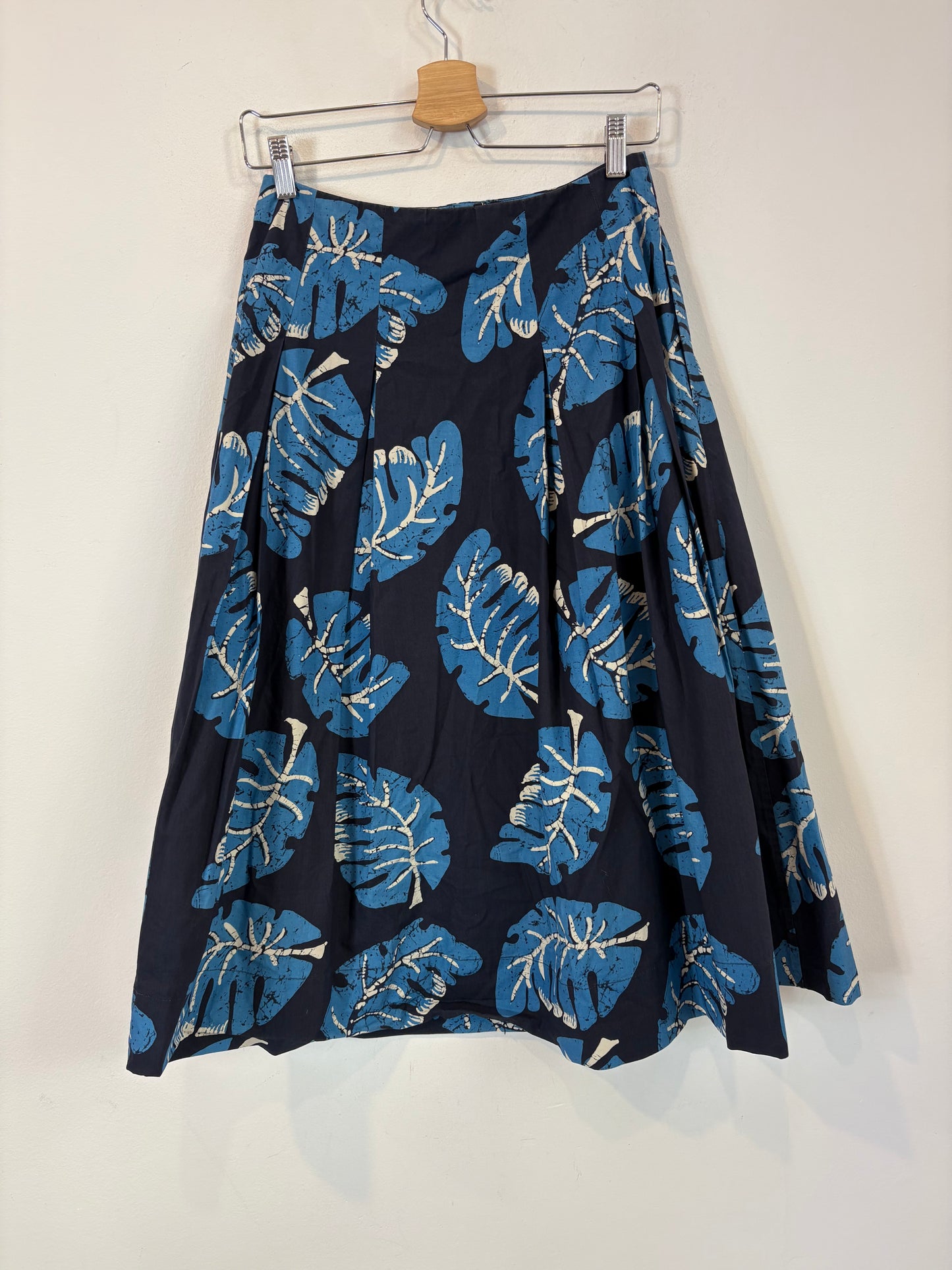 TOAST . Falda midi estampada bolsillos