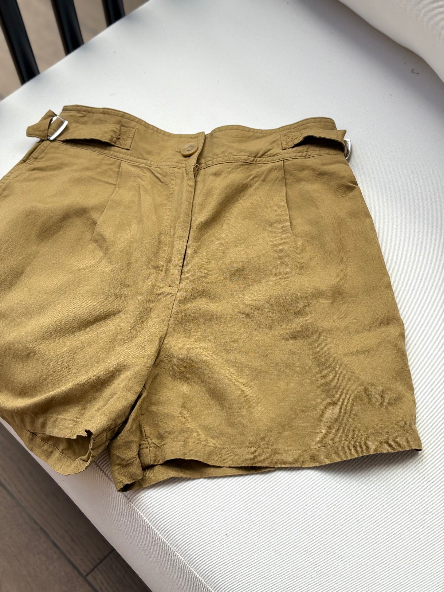 ZARA. Flowy camel Bermuda shorts. TS