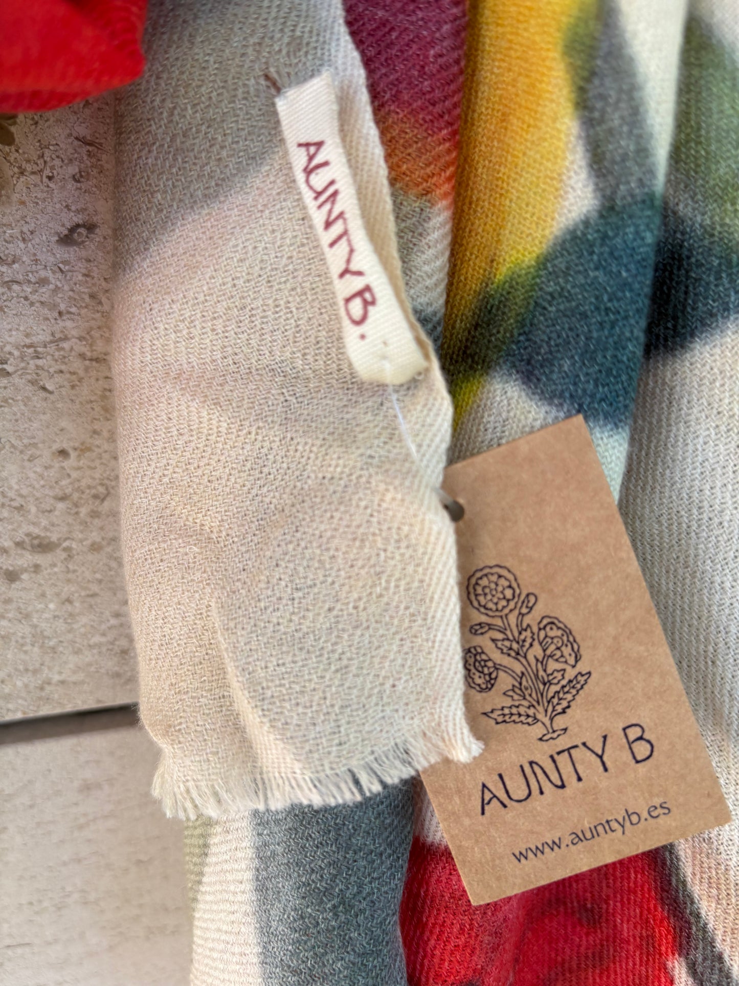 AUNTY B. Chal estampado colores cashmere y seda