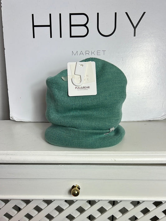 PULL&BEAR . Gorro verde claro